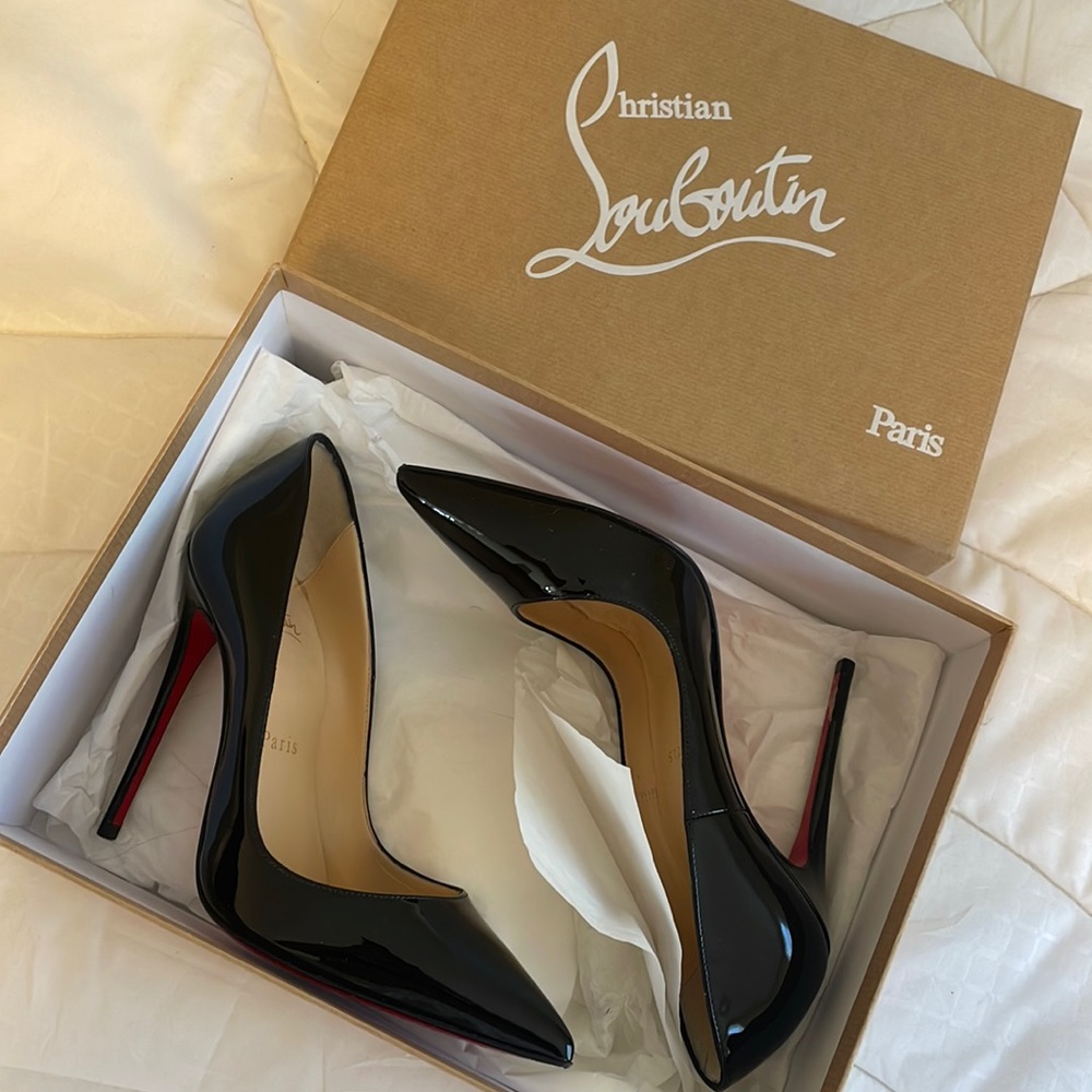 Christian LouBoutin So Kate Size 35.5